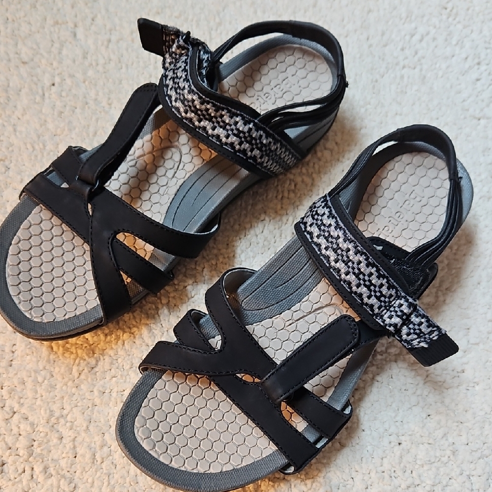 Women's Baretraps Black and Gray Sandals